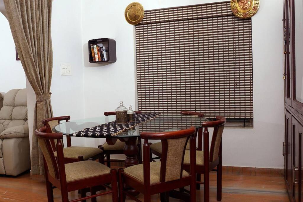 Sowparnika - A Family Home Experience Kochi Екстериор снимка